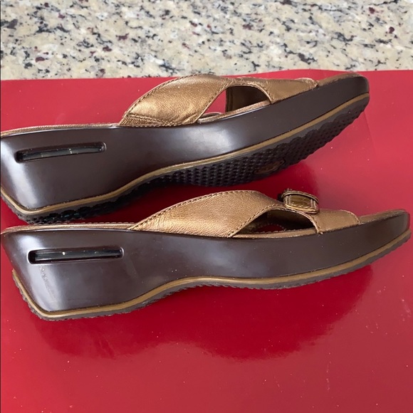 01:05 -  Vintage COLE HAAN G Series Nike Air Bronze Leather Slides - Picture 9 of 14